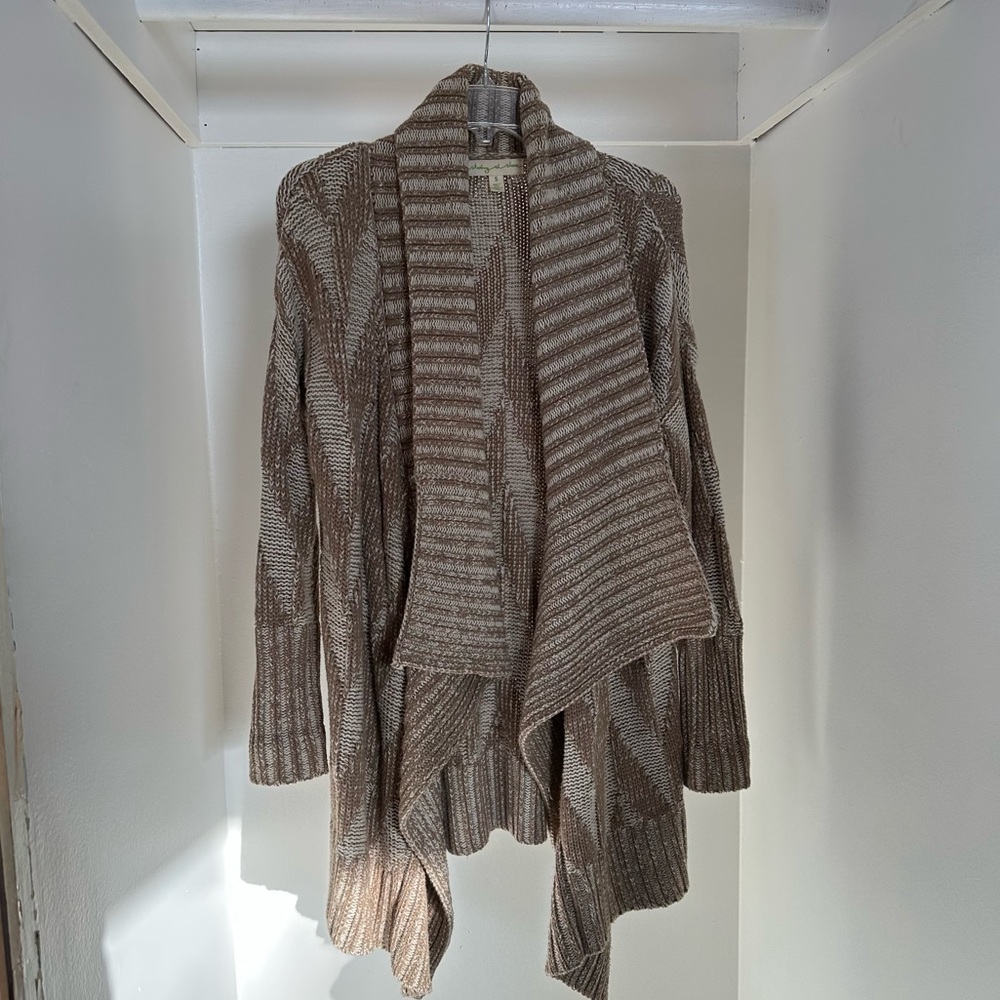 UO beige & white open-knit heavy cardigan size small